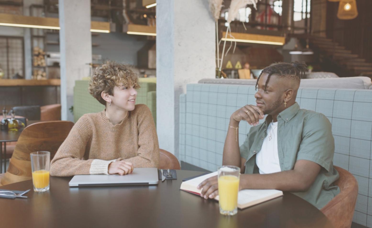 Financial planning consultation workspace with documentation and analysis tools